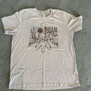 Women’s roam free graphic tee: size XL